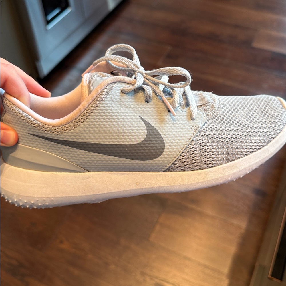 Nike Golf Shoes - Picture 2 of 3